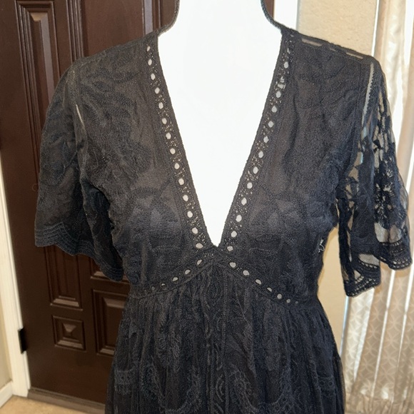 Black Lace Maxi Dress With Deep Vneck - Picture 2 of 9